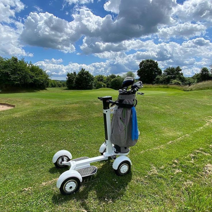 The Ultimate Electric Golf Caddy – 30 km/h Speed & 40 km Range