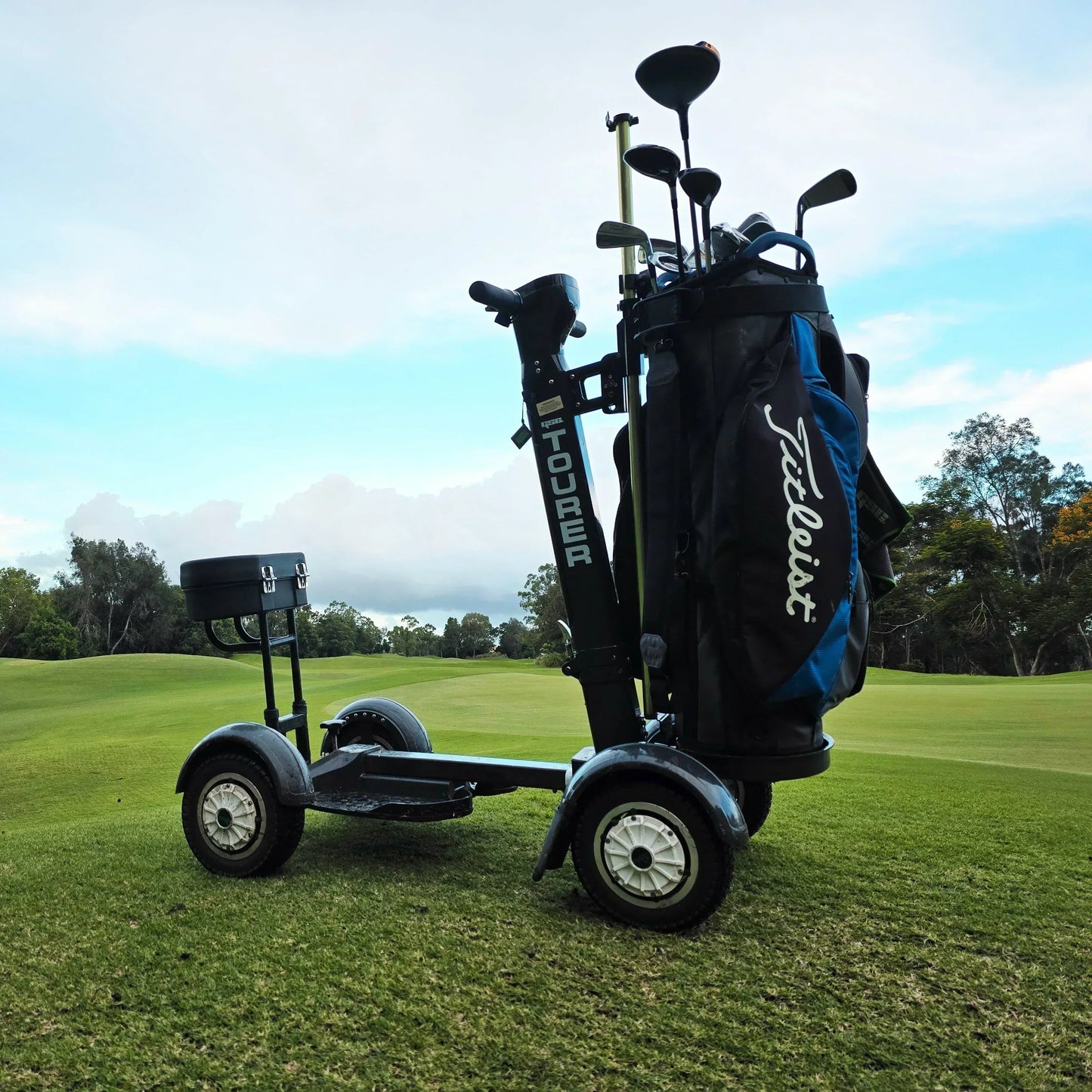 The Ultimate Electric Golf Caddy – 30 km/h Speed & 40 km Range