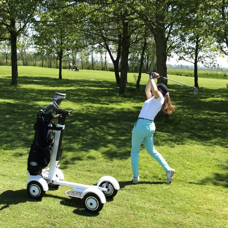 The Ultimate Electric Golf Caddy – 30 km/h Speed & 40 km Range