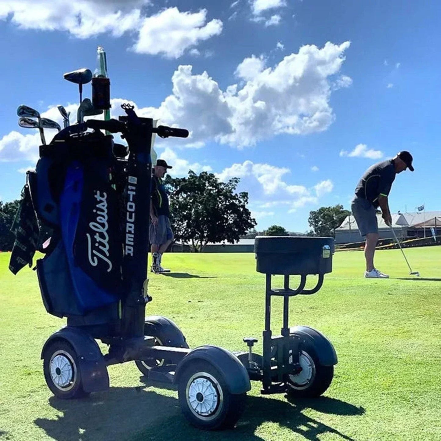 The Ultimate Electric Golf Caddy – 30 km/h Speed & 40 km Range